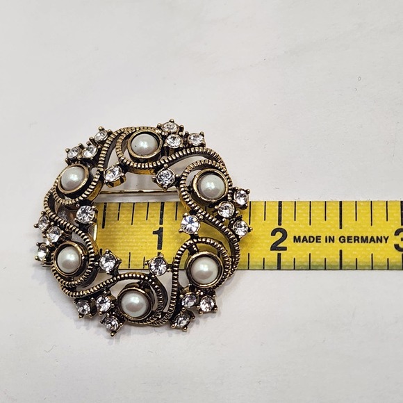 Monet Gold Tone Faux Pearl Crystal Wreath Brooch Pin Swirls Open Work Circle - Picture 5 of 5